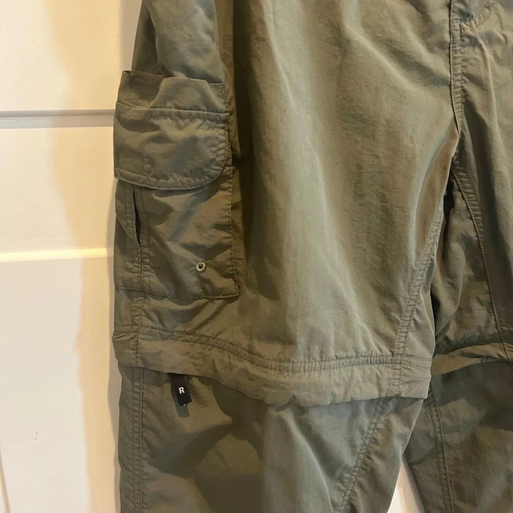 Magellan Outdoors Mens XL Convertible Cargo Pants‎ Zip Off Legs Olive Green Fish